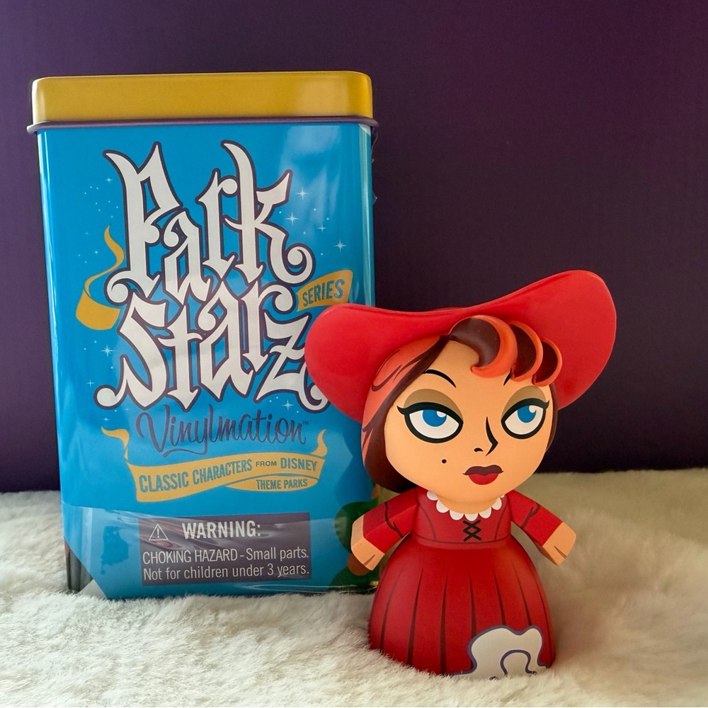 Disney Park Starz Series 2 Vinylmation - Red Head from Pirates of the Caribbean
